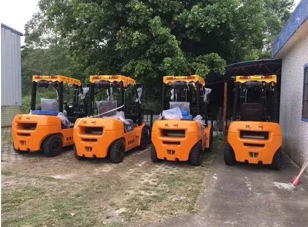 【叉車操作小知識】內(nèi)燃叉車要怎么換擋？