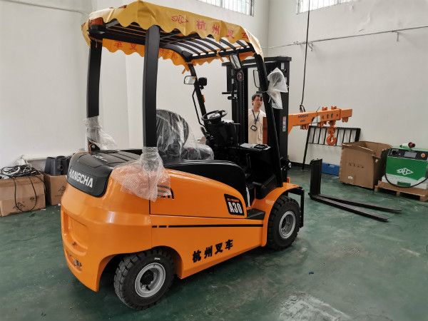 【叉車保養(yǎng)小知識】叉車電池怎樣加水才正確？